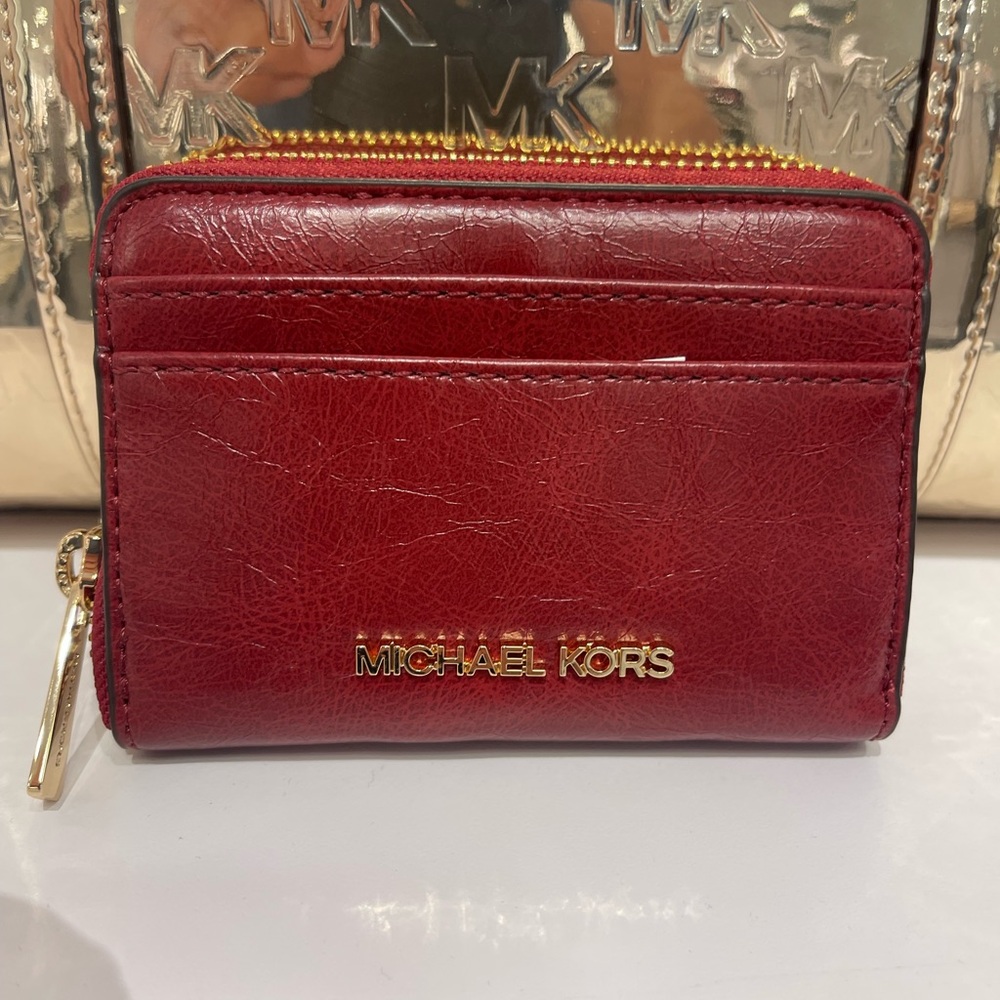MICHAEL KORS Jet Set Medium Distressed Zip Around Card Case
Cherry 
NWT - Picture 7 of 16